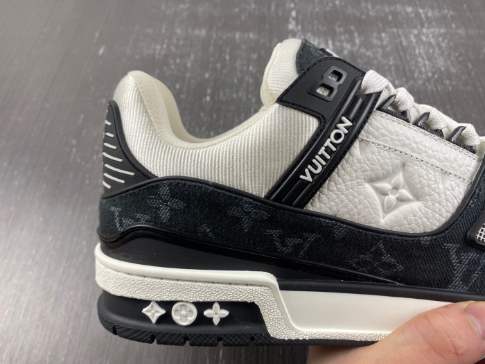LOU1VTON trainer (EU47)