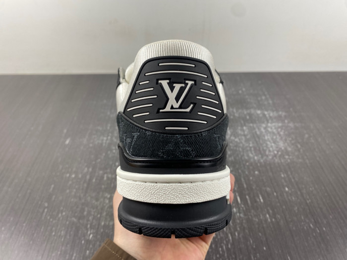 LOU1VTON trainer (EU47)