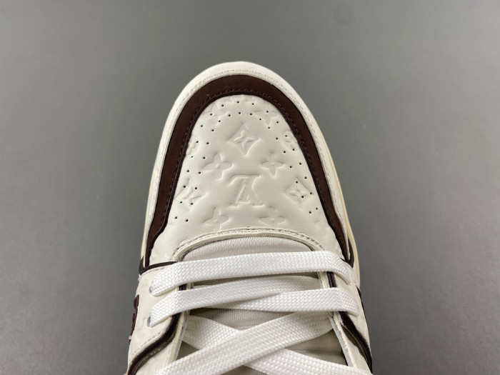 LOU1VTON trainer (EU47)