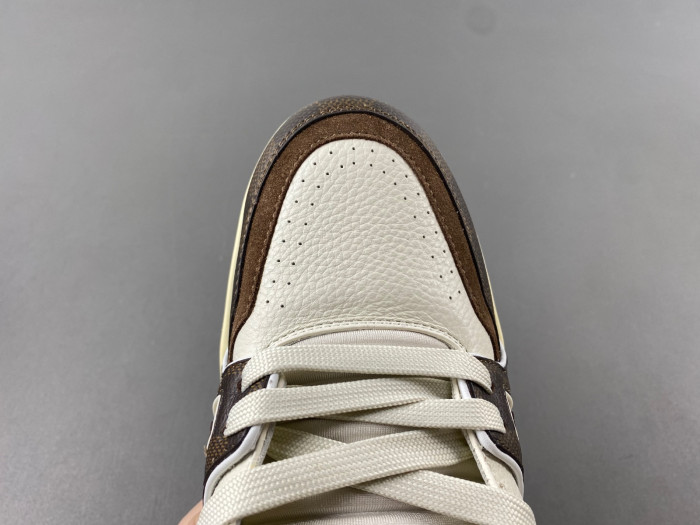 LOU1VTON trainer (EU47)
