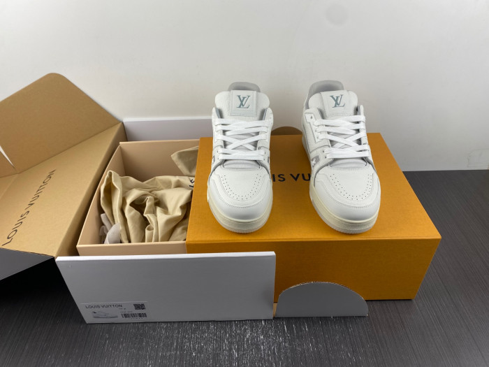 LOU1VTON trainer (EU47)