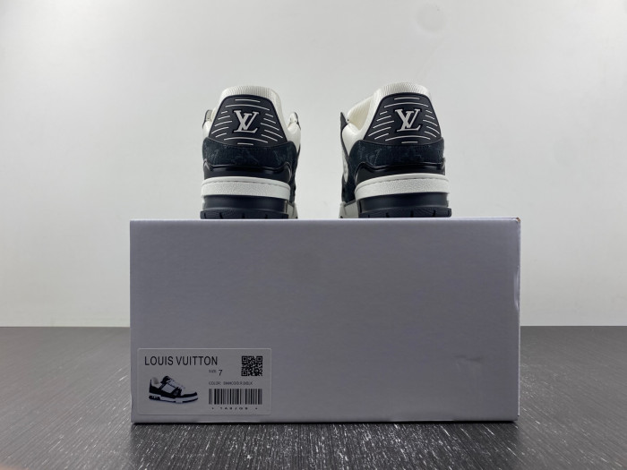 LOU1VTON trainer (EU47)